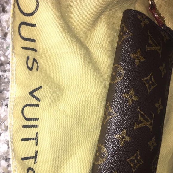 LOUIS VUITTON CLUTCH - Picture 2 of 2